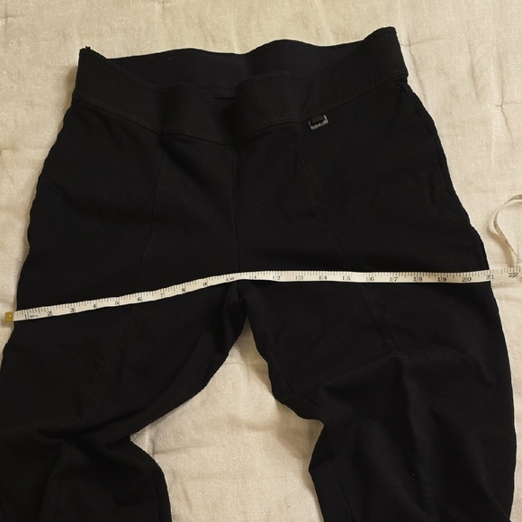 Peter Nygard Slims Elegant Black Women's Bermudas - Picture 11 of 13